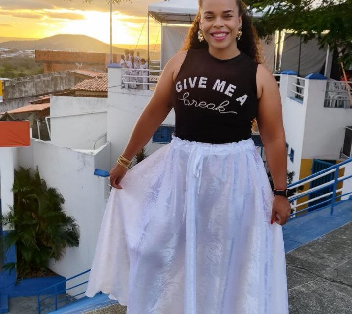 Confecção de instrumentos, samba de roda e maculelê